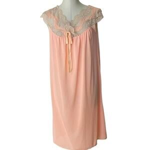 Vintage 60’s Aristocraft Nightgown Peach With Beige Lace Size Medium